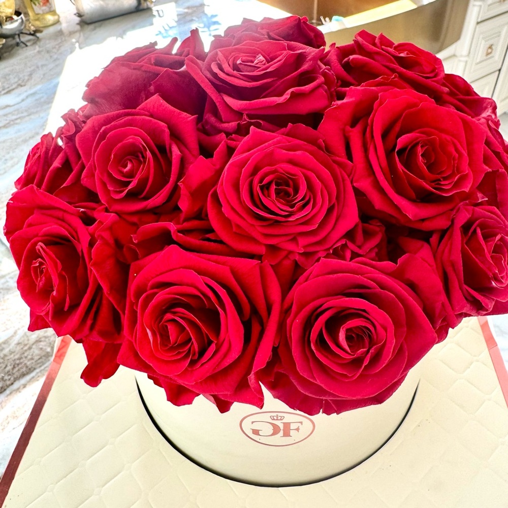 Glam fleur red roses preserved flowers